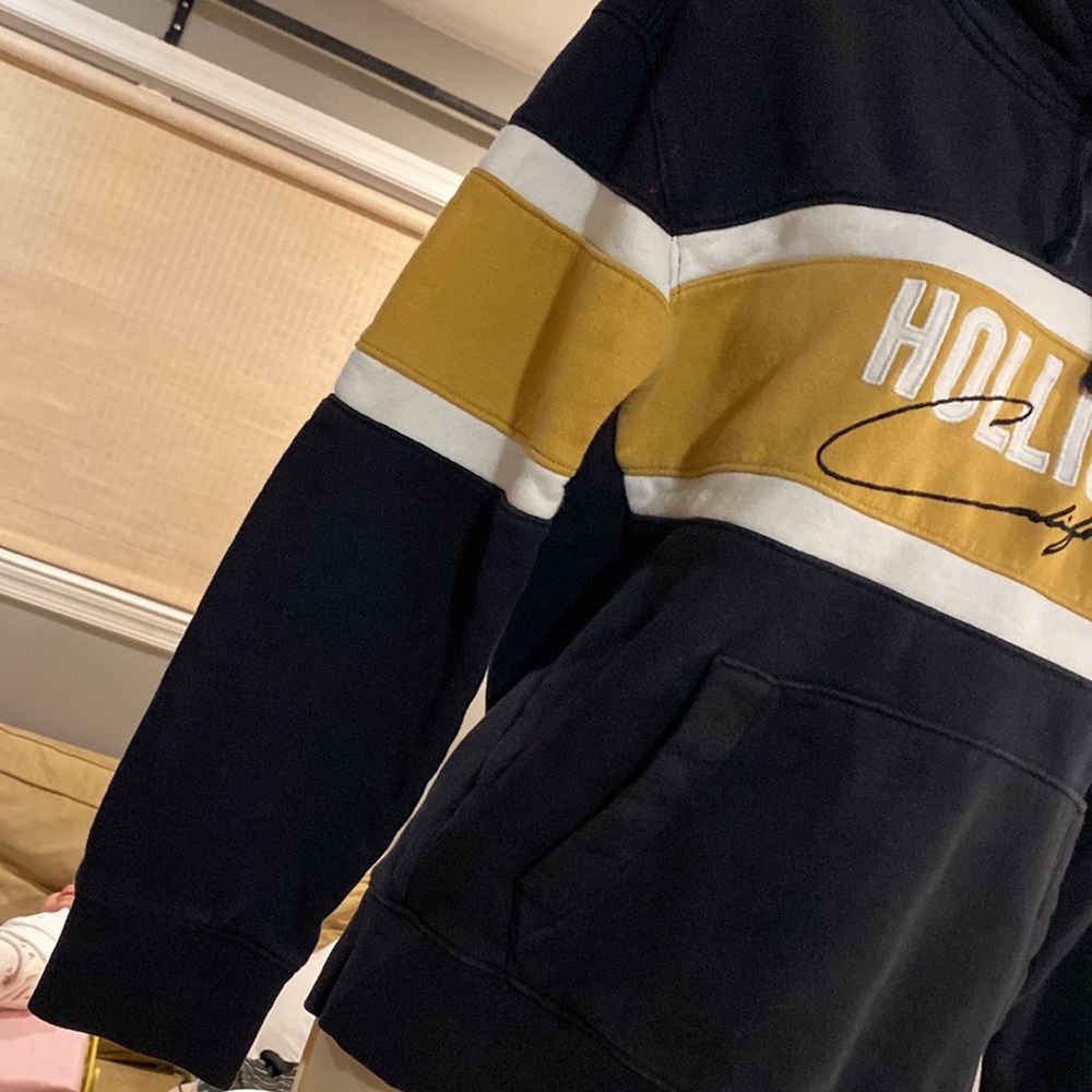 HOLLISTER XS - Picture 3 of 5
